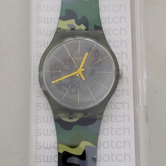 Worn once camo swatch watch in case - Picture 1 of 3
